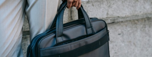 laptop bags corporate gift in dubai